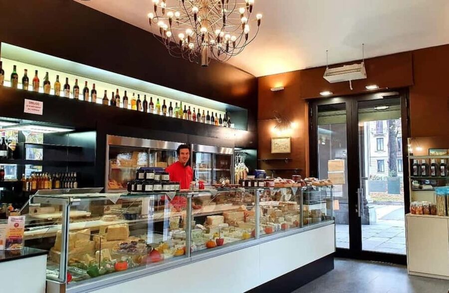 The Piedmontese Cheese Tasting Experience in Turin - Regional wine and water are included