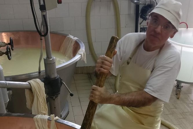 Tour Parmigiano Reggiano dairy and Parma ham - Why these two foods belong together