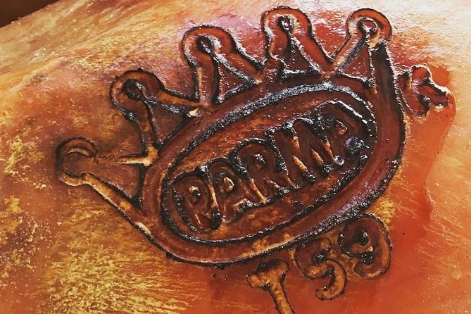 Tour Parmigiano Reggiano dairy and Parma ham - Tasting 24-month Parma ham with local wine