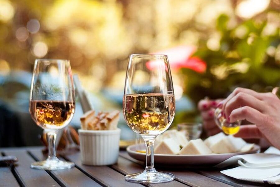 Turin: Gastronomy tasting through oil, wine and cheese - Two wines and three cheeses complete the table
