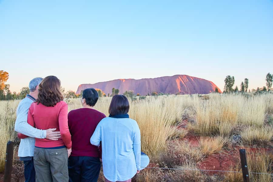 Uluru: Sacred Sites & Sunset Tour with Wine & Cheeseboard - The guides are the strongest part