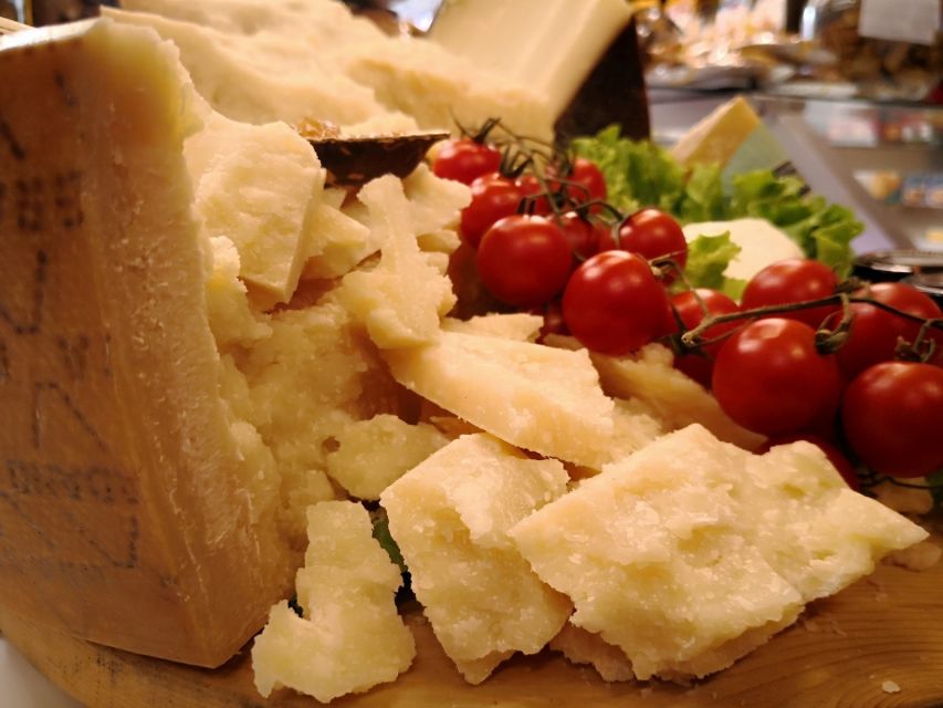Verona: Cheese Tasting and Pairing - Pairing cheese with fruit, honey, and mustard