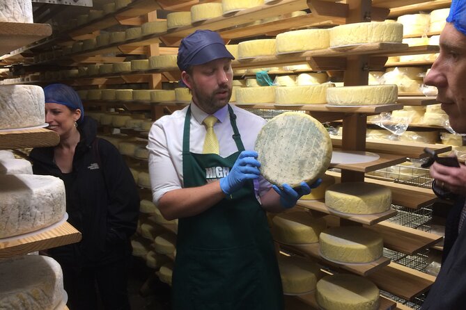Vineyard & Cheesemaker Bus Tour of Sussex - Court Gardens Farm and four Sussex sparkling wines
