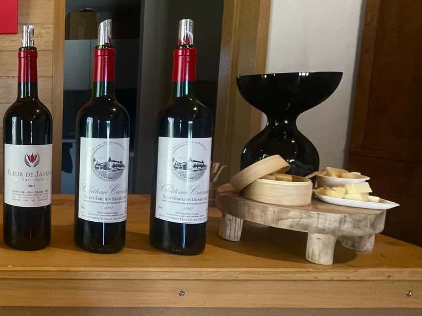 Visit to the property and wine/cheese pairing workshop - Walking through the vineyards