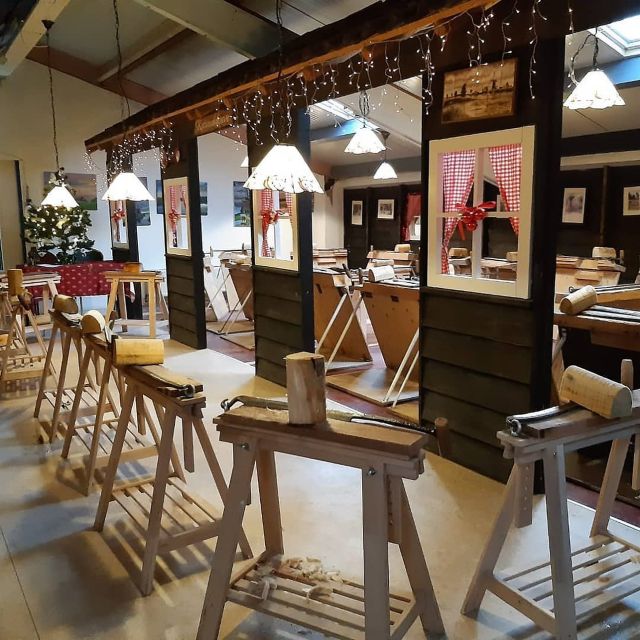 Volendam: 2-Hour Clogmaking Workshop and Cheese Tour - Key points to know before you go