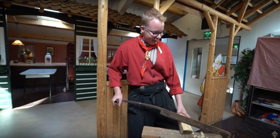 Volendam: 2-Hour Clogmaking Workshop and Cheese Tour - What happens during the two-hour visit