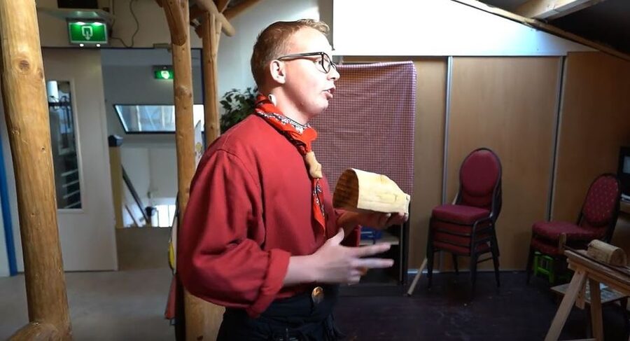 Volendam: 2-Hour Clogmaking Workshop and Cheese Tour - Friendly staff can make the difference