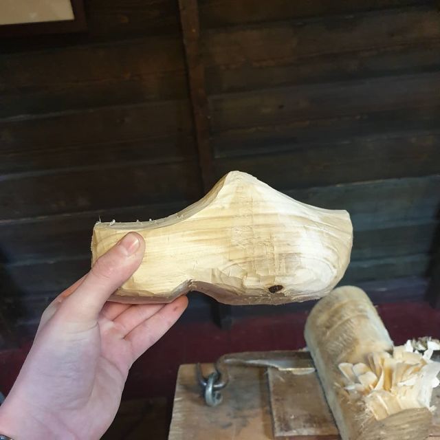 Volendam: 2-Hour Clogmaking Workshop and Cheese Tour - Getting there from Amsterdam and Volendam