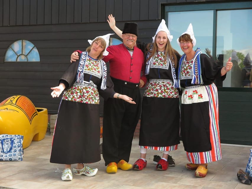 Volendam: Traditional Costume Photo with Cheese & Clog Tour - Key points before you book