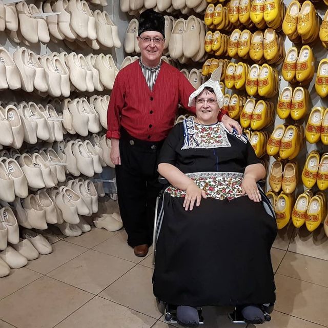 Volendam: Traditional Costume Photo with Cheese & Clog Tour - Practical tips for a smoother visit