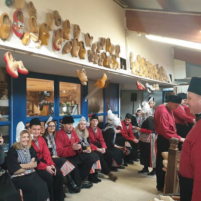 Volendam: Traditional Costume Photo with Cheese & Clog Tour - Watching a clog take shape