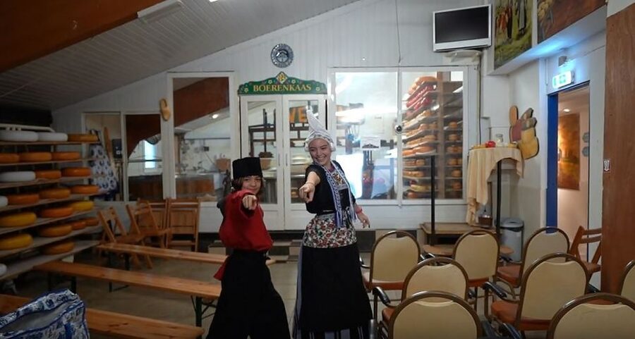 Volendam: Traditional Costume Photo with Cheese & Clog Tour - Price, group format, and value