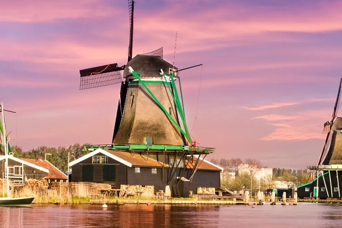 Windmills Country side tour Zaanse Schans-Cheesefactory-Volendam - Volendam: a harbor village and lunch stop