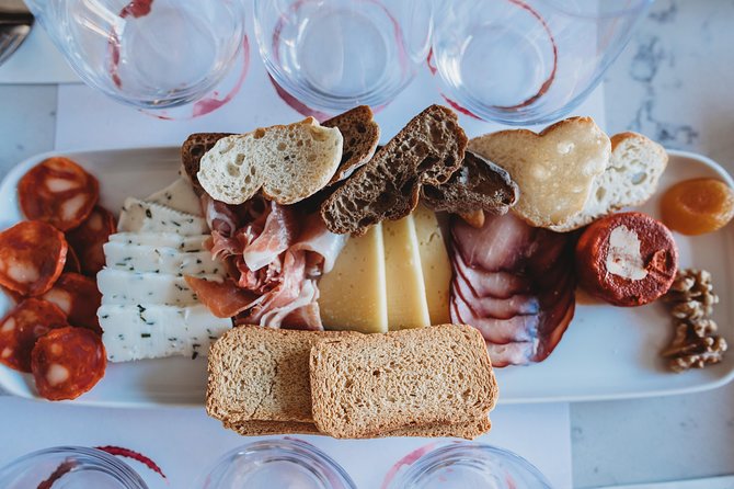 Wine and Cheese Tasting Lunch in Portuguese Wine Bar - What happens during the two-hour tasting