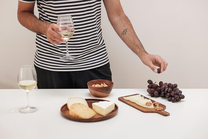 Wine & Cheese in Montmartre: A True Taste of France 6-ppl Max - Key points at a glance