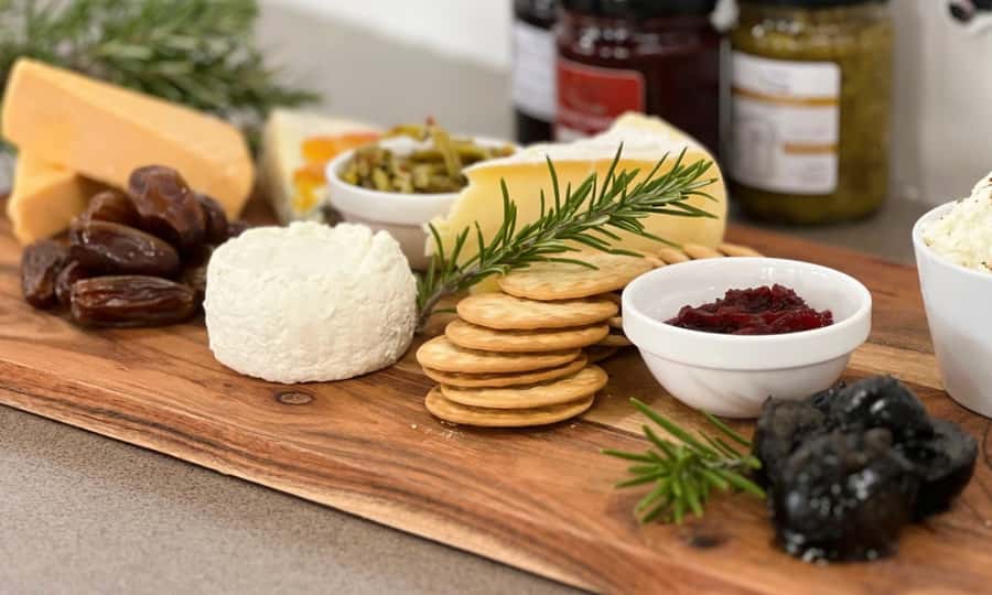 Yarra Valley Full Day Grazing Tour: Gin, Wine, Pizza, Cheese - Stag Lane Farm Distillery: Gin and Roman-style pizza