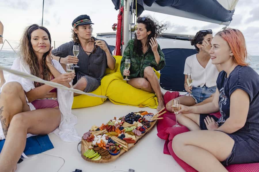 Yeppoon: Sunset Cruise w/ Cheese Platter & Champagne - Key points at a glance
