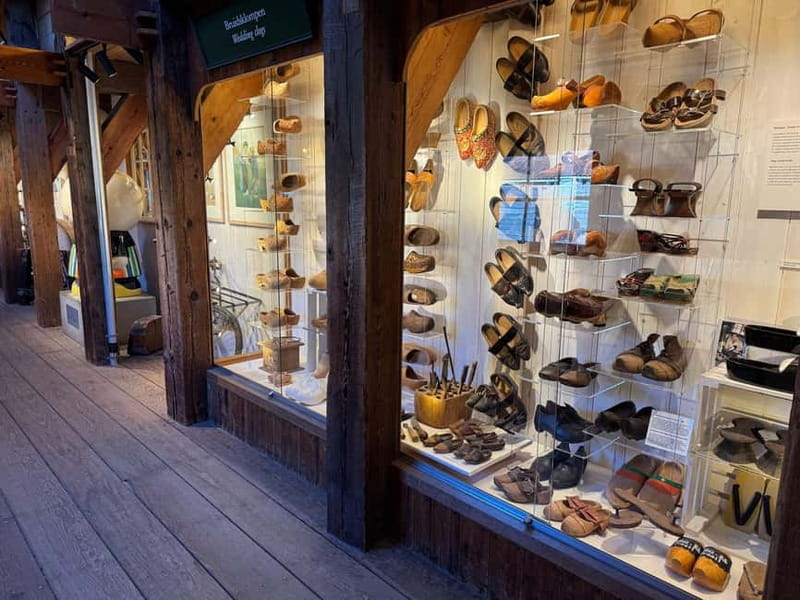 Zaanse Schans & Volendam Private Tour: Windmills and Cheese - Volendam, a traditional fishing village