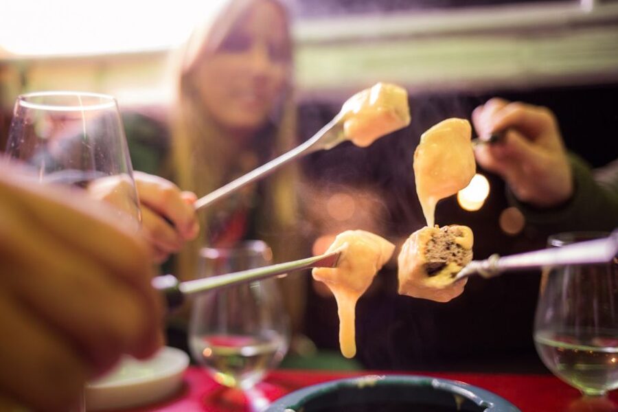 Zurich: Swiss Cheese Fondue & Wine e-Tuk-Tuk City Tour - Starting at Europaallee near Zurich’s main station